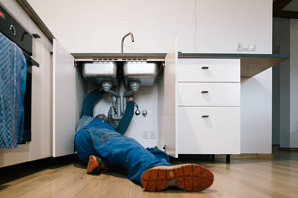 Professional Emergency Plumber technician working in Brimfield, IL